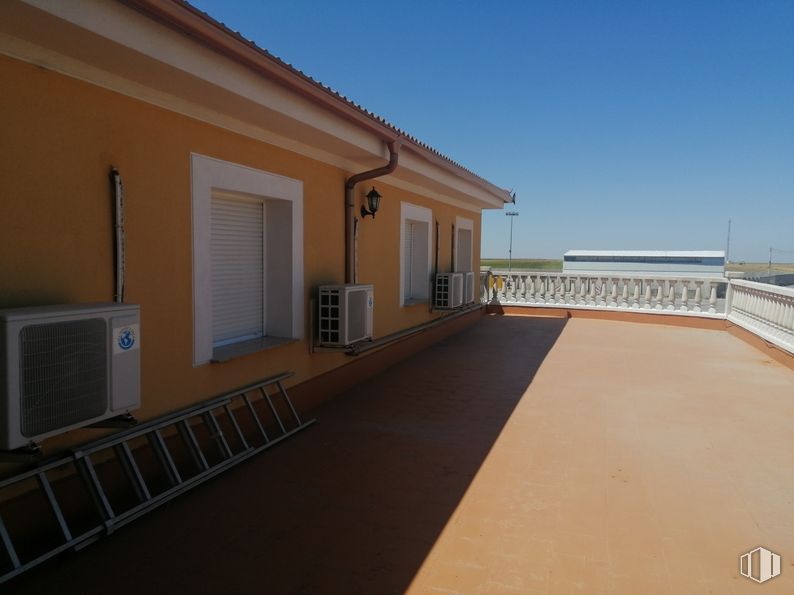 Retail for sale at Labajos, Labajos, Segovia, 40146 with window, home appliance, sky, property, building, wood, shade, road surface, asphalt and roof around