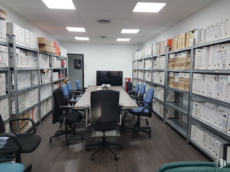 Office for rent at Calle Ronda del Poniente, Torrejón de Ardoz, Madrid, 28850 with chair, computer monitor, furniture, table, office chair, shelf, desk, bookcase and interior design, shelving around