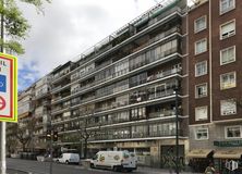 Local en venta en Calle Santa Engracia, 132, Chamberí, Madrid, 28003 con camioneta, edificio, propiedad, neumático, coche, ventana, nube, cielo, rueda y infraestructura alrededor