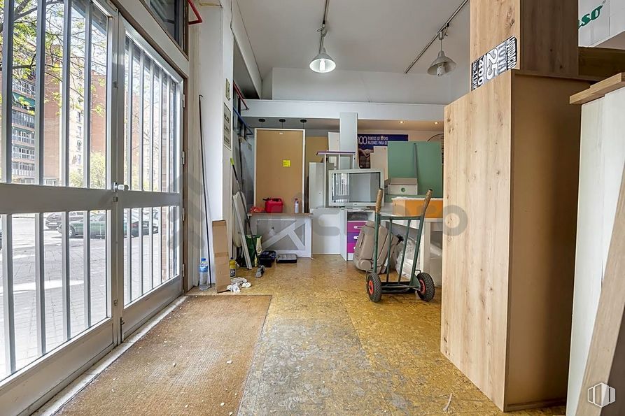 Retail for sale at Calle Gerardo de Diego, 1, Puente de Vallecas, Madrid, 28038 with light fixture, lighting, wood, interior design, flooring, floor, hall, real estate, ceiling and hardwood around