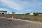 Land for sale at Calle Almendrales, Valmojado, Toledo, 45940 with house, cloud, sky, plant, building, road surface, asphalt, land lot, window and residential area around