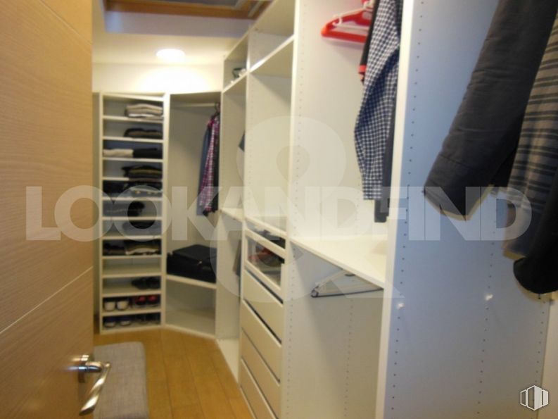 Industrial for rent at Santa María de Benquerencia, Toledo, 45006 with wardrobe, property, cabinetry, interior design, floor, flooring, wall, shelving, shelf and wood around