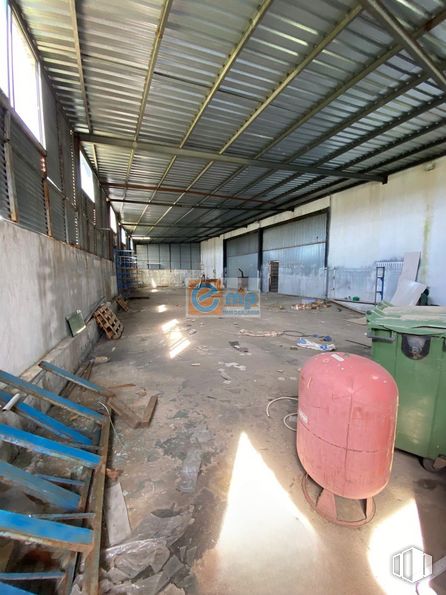 Industrial for sale at Zona Industrial, Cedillo del Condado, Toledo, 45214 with waste container, wood, floor, flooring, house, building, hall, gas, composite material and ceiling around