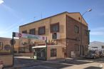 Retail for sale at Calle Abedul, 4, Fuenlabrada, Madrid, 28942 with building, car, window, sky, street light, cloud, tire, vehicle, wheel and commercial building around