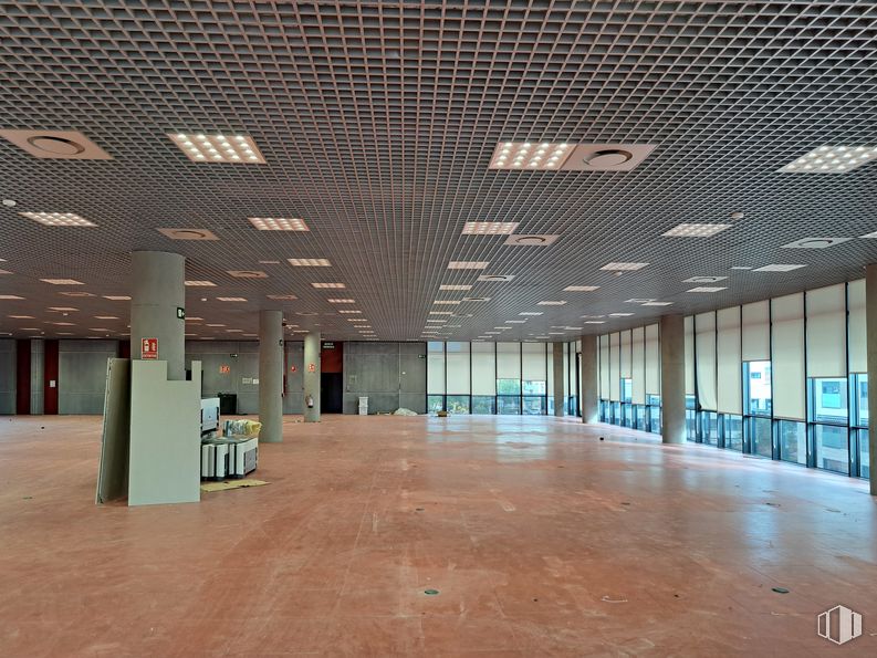 Oficina en alquiler en Calle Cabeza Mesada, 5, Villa de Vallecas, Madrid, 28031 con pasillo, pavimentos, edificio, piso, techo, casa de campo, evento, vidrio, transparencia y lobby alrededor