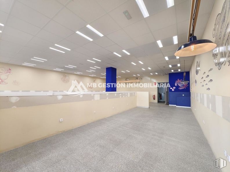 Local en alquiler en Calle Portugal, Fuenlabrada, Madrid, 28942 con lámpara, alumbrado, edificio, suelos, suelo, hall, techo, espacio, vidrio y evento alrededor