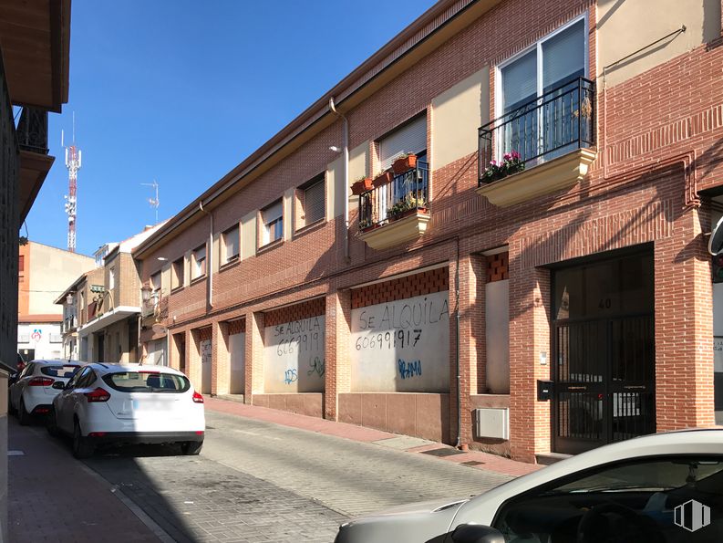 Local en alquiler y venta en Calle Paloma, 40, Algete, Madrid, 28110 con coche, ventana, edificio, cielo, vehículo, iluminación automotriz, neumático, planta, vehículo motorizado y arquitectura alrededor