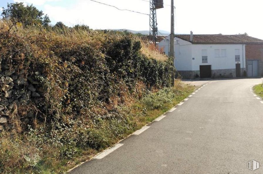 Suelo en venta en Avenida Portugal, Umbrías, Ávila, 05693 con casa, planta, cielo, edificio, superficie de la carretera, pendiente, lote de terreno, asfalto, ventana y hierba alrededor