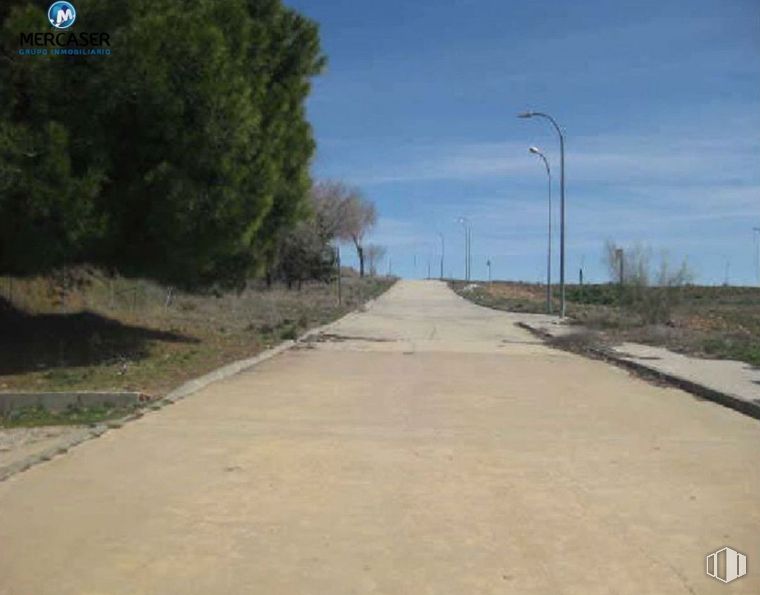 Land for sale at Avenida Valdetorres, El Casar, Guadalajara, 19170 with street light, sky, plant, cloud, road surface, asphalt, land lot, tree, thoroughfare and tar around