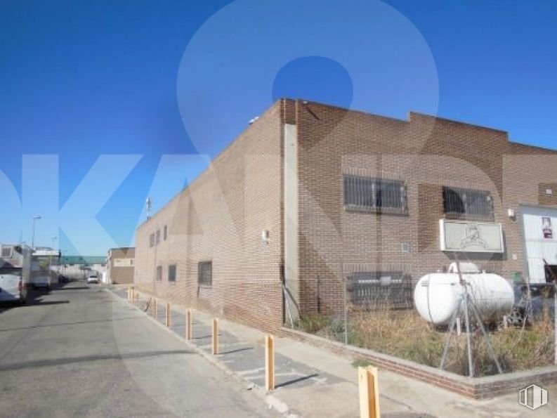 Industrial for sale at Santa María de Benquerencia, Toledo, 45007 with building, sky, daytime, plant, urban design, window, residential area, composite material, facade and commercial building around