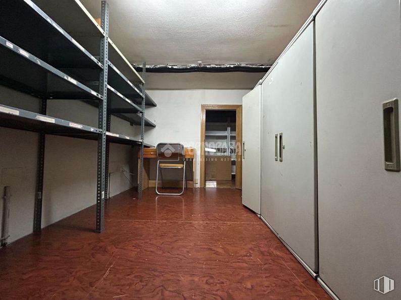 Local en alquiler en Zona Leganés Norte, Leganés, Madrid, 28919 con hall, madera, suelos, suelo, puerta, accesorio, techo, espacio, madera dura y silla alrededor