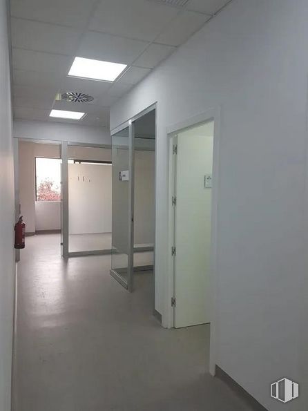 Local en alquiler en Edificio ANSO, Calle López de Hoyos, 155, Chamartín, Madrid, 28002 con puerta, ventana, accesorio, suelos, edificio, techo, vidrio, aluminio, evento y hall alrededor