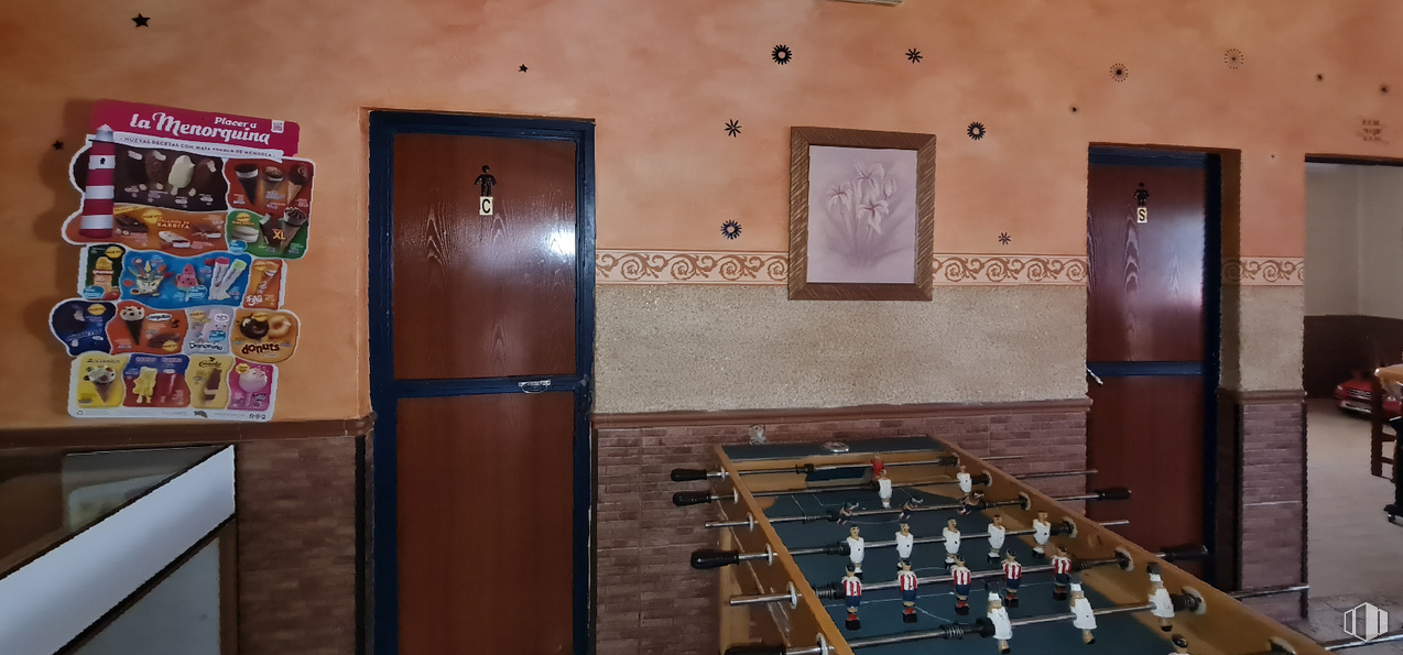 Retail for sale & for rent at Calle Lagartera, Escalona, Toledo, 45910 with picture frame, refrigerator, building, wood, interior design, flooring, floor, wall, door and chair around