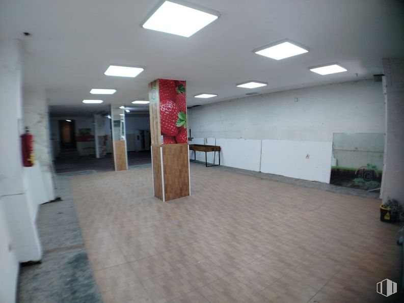 Retail for sale & for rent at Calle Arboleda, 21, Getafe, Madrid, 28901 with light fixture, lighting, hall, flooring, floor, wood, fixture, ceiling, event and hardwood around