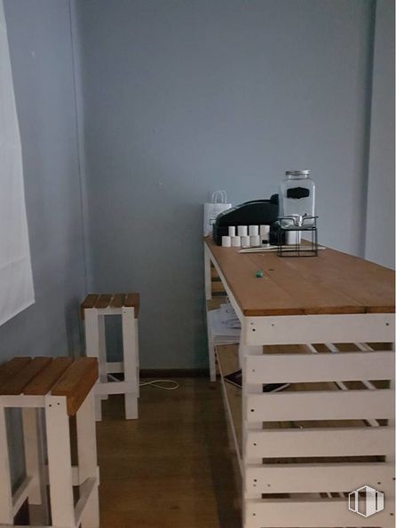 Local en alquiler en Calle Guzmán El Bueno, 47, Chamberí, Madrid, 28015 con taburete, mueble, ebanistería, madera, edificio, cajón, suelo, suelos, tinte para madera y madera dura alrededor