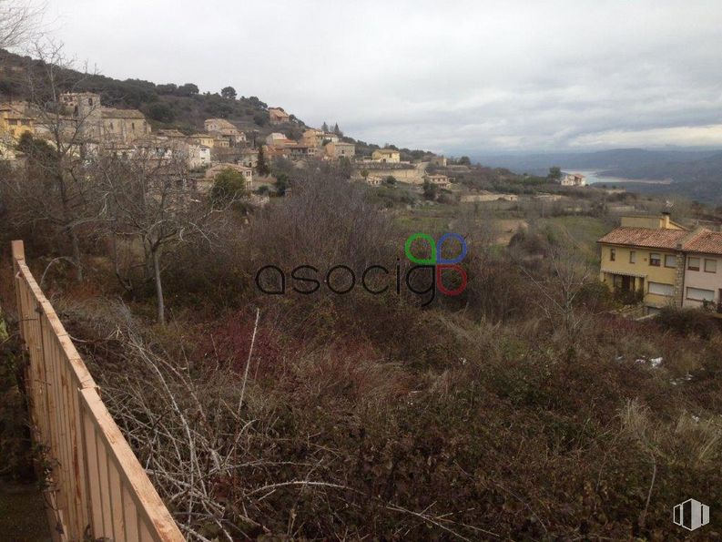 Land for sale at Calle Las Eras, Alocén, Guadalajara, 19133 with building, house, sky, cloud, plant, plant community, mountain, slope, window and vegetation around