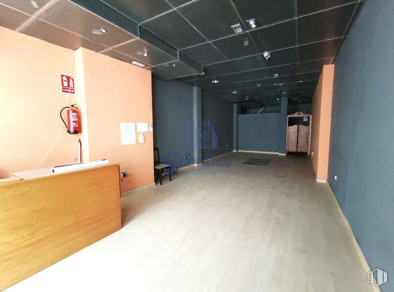 Retail for sale & for rent at Zona Concordia, Guadalajara, 19001 with desk, wood, hall, floor, flooring, fixture, ceiling, hardwood, space and plywood around