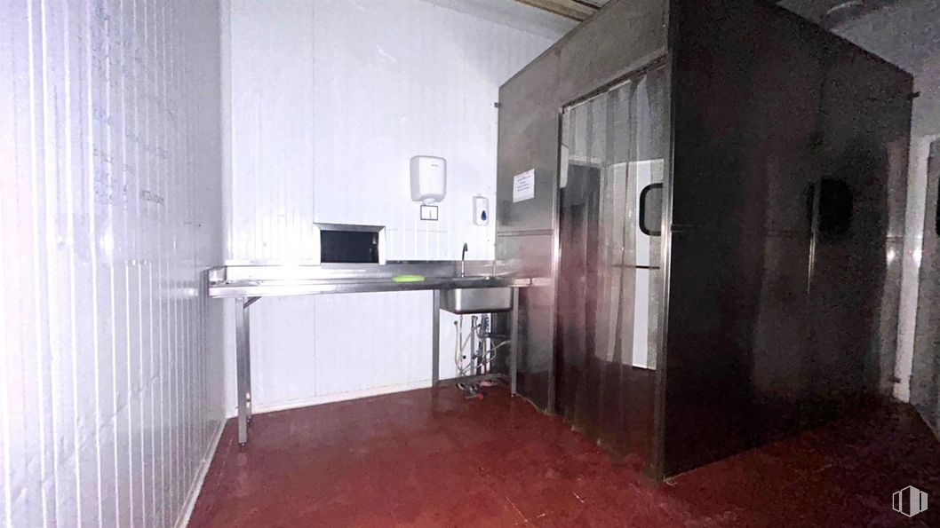 Industrial for sale at P.I. Urtinsa, Alcorcón, Madrid, 28923 with microwave oven, table, flooring, floor, door, ceiling, aluminium, transparency, cleanliness and light fixture around