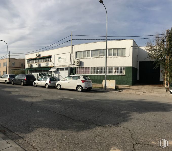 Nave en alquiler y venta en Calle Solana, 27D, Torrejón de Ardoz, Madrid, 28850 con coche, edificio, luz de la calle, ventana, luz de estacionamiento automotriz, cielo, nube, neumático, rueda y vehículo alrededor