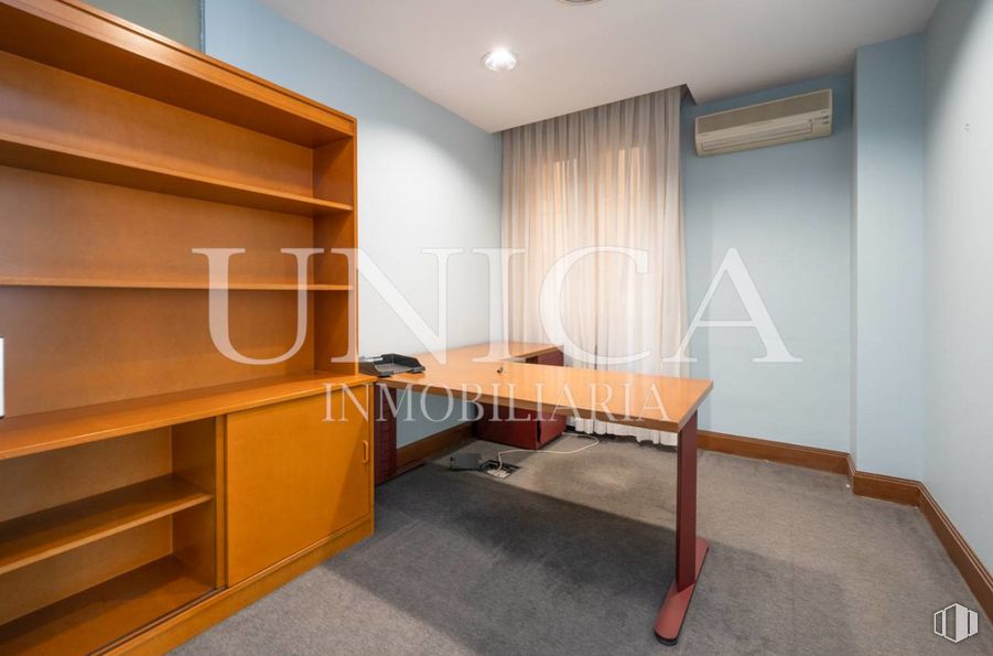 Oficina en venta en Calle Velázquez, Salamanca, Madrid, 28006 con escritorio, estantería, mueble, propiedad, mesa, edificio, ebanistería, madera, interiorismo y naranja alrededor