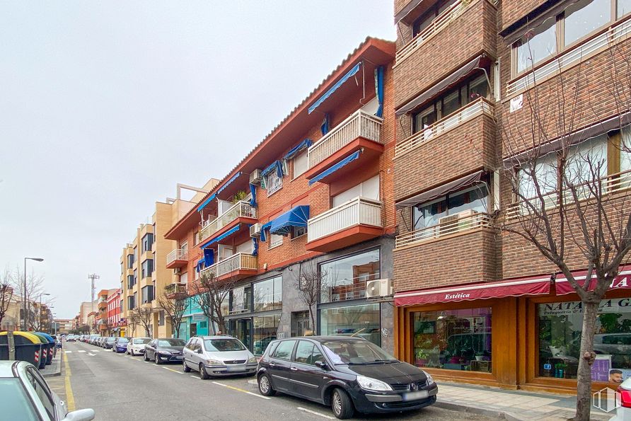 Local en venta en Calle San José de Calasanz, 10, Getafe, Madrid, 28902 con coche, ventana, edificio, luz de estacionamiento automotriz, rueda, vehículo, neumático, cielo, placa de matrícula del vehículo y infraestructura alrededor