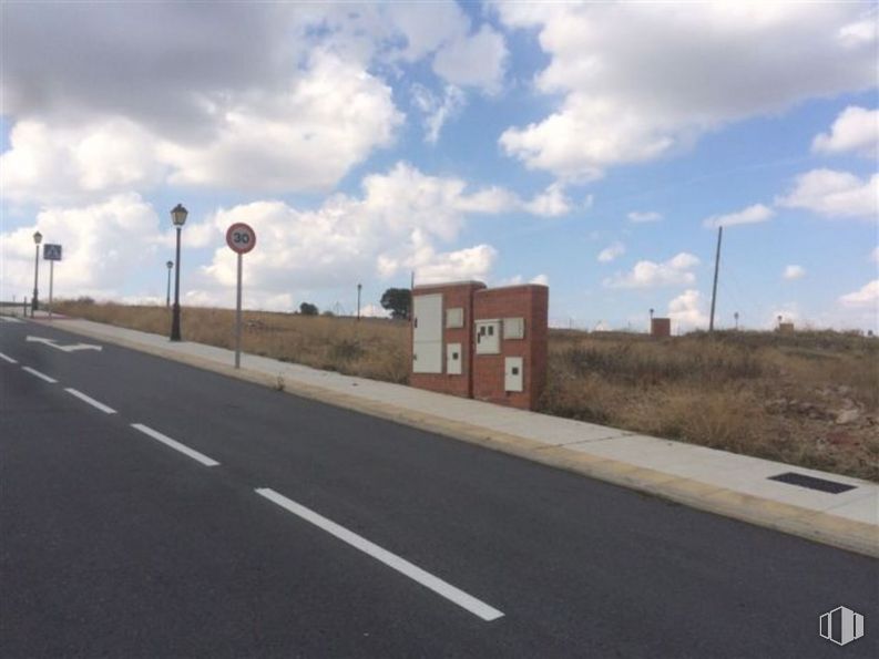 Suelo en venta en Calle Segovia, Segovia, 40408 con nube, cielo, planta, edificio, luz de la calle, superficie de carretera, asfalto, lote de tierra, brea y casa alrededor