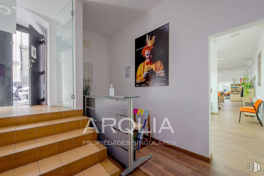 Oficina en venta en Calle Ferraz, Moncloa - Aravaca, Madrid, 28008 con silla, persona, propiedad, madera, interiorismo, suelos, suelo, hall, pintura y madera dura alrededor