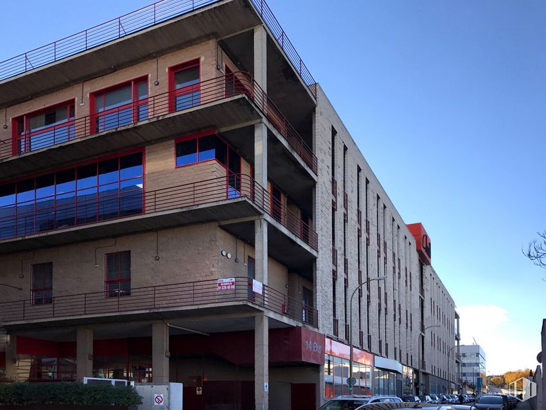 Industrial for sale at Calle Albasanz, 14 B, San Blas - Canillejas, Madrid, 28037 with building, window, property, sky, condominium, urban design, wood, tower block, fixture and material property around