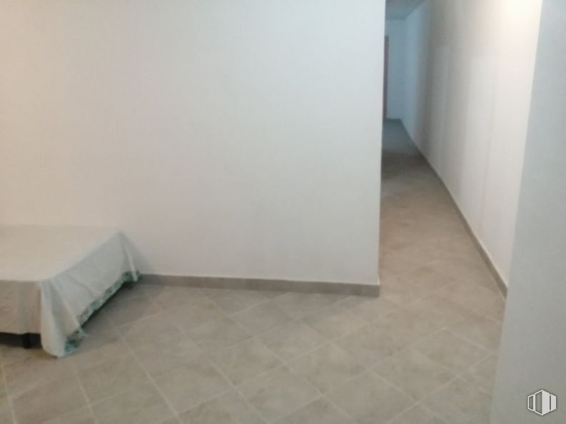 Local en alquiler y venta en Avenida de la Constitución, Móstoles, Madrid, 28931 con cama, madera, diseño de interiores, suelo, piso, madera, material compuesto, accesorio, pintura y rectángulo alrededor