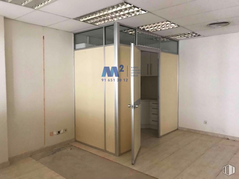 Oficina en venta en Zona centro, Alcobendas, Madrid, 28100 con accesorio, puerta, piso, pared, pavimento, edificio, techo, aluminio, vidrio y material compuesto alrededor