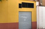 Retail for sale at Travesía Soledad, Azuqueca de Henares, Guadalajara, 19200 with door, window, property, wood, building, fixture, road surface, yellow, asphalt and rectangle around