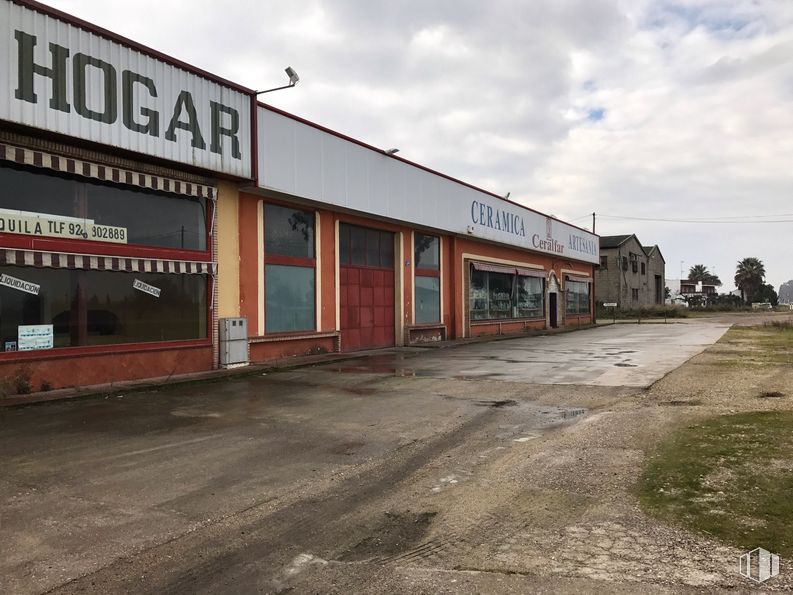 Industrial for sale at Carretera Calera y Chozas, Km 2.3, Talavera de la Reina, Toledo, 45600 with building, window, house, sky, cloud, automotive tire, asphalt, tire, road surface and road around