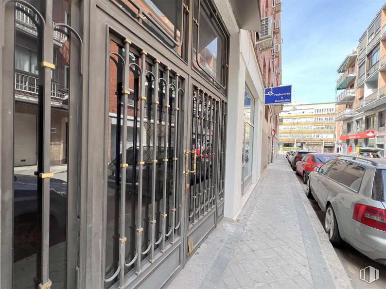 Local en alquiler en Calle Bormonia, San Blas - Canillejas, Madrid, 28037 con coche, edificio, vehículo, matrícula del vehículo, ventana, neumático, rueda, cielo, fachada y superficie de la carretera alrededor