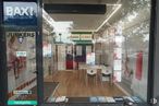 Retail for rent at Calle Martin Muñoz de Posadas, 5, Villa de Vallecas, Madrid, 28031 with chair, door, advertising, glass, transparency, display case, banner, cleanliness, retail and aluminium around