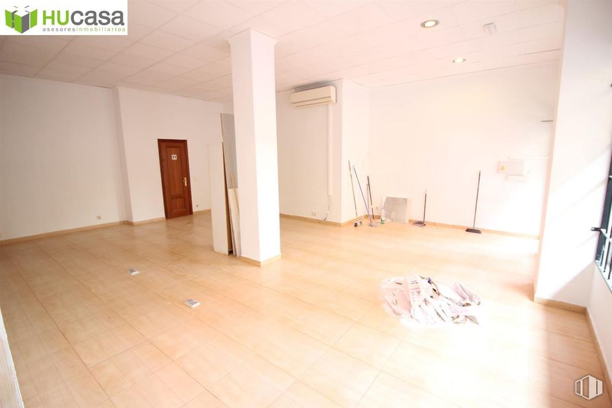 Retail for rent at Zona centro, Toledo, 45006 with floor, flooring, wood flooring, wood, interior design, laminate flooring, ceiling, hardwood, tile flooring and room around