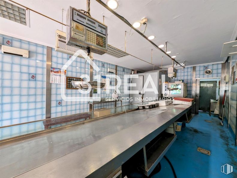 Local en venta en Zona Peñagrande, Fuencarral - El Pardo, Madrid, 28035 con suelos, ingeniería, máquina, vidrio, edificio, techo, mesa, habitación, metal y madera alrededor