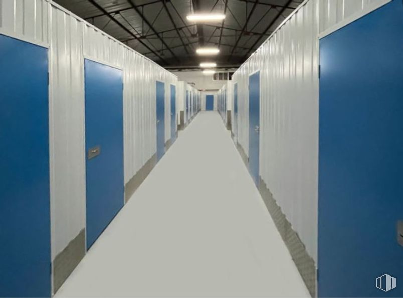 Industrial for sale at Edificio Indubuilding Goico, Calle Vía de los Poblados, 17, Hortaleza, Madrid, 28033 with door, flooring, floor, composite material, ceiling, metal, building material, design, steel and aluminium around