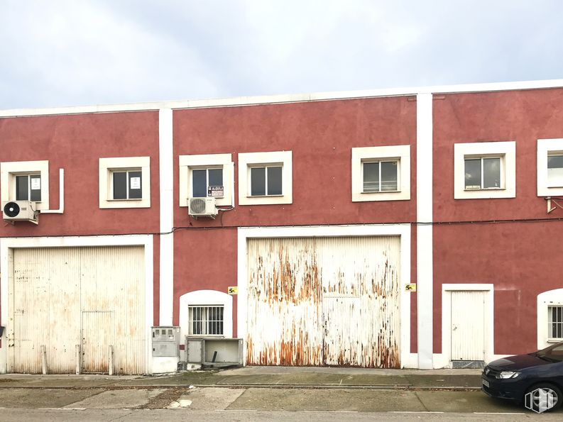 Nave en alquiler en Avenida Canteras, 100, Valdemoro, Madrid, 28341 con coche, puerta, ventana, edificio, cielo, nube, propiedad, árbol, arquitectura y madera alrededor