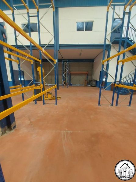 Industrial for sale at Camino Ciempozuelos, Seseña, Toledo, 45224 with basketball hoop, wood, flooring, stairs, building, door, window, field house, shade and leisure around