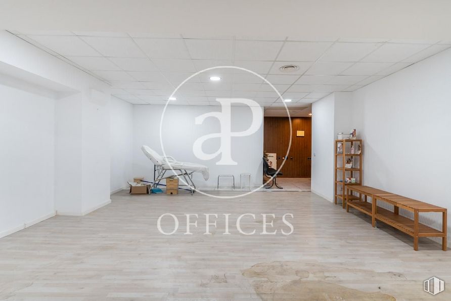 Oficina en venta en Paseo Castellana, Tetuán, Madrid, 28046 con silla, alumbrado, mesa de trabajo, edificio, madera, pasillo, piso, pavimentos, arte y madera alrededor