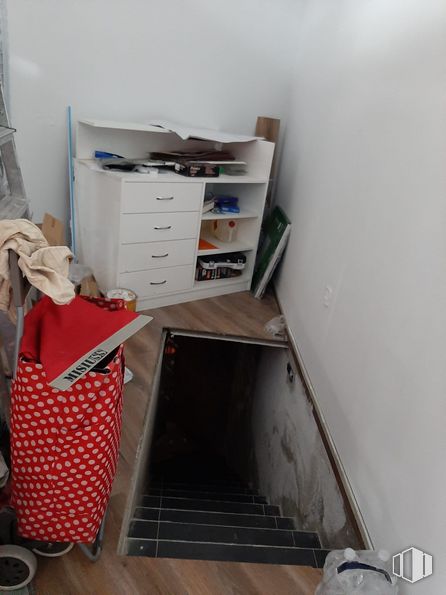 Local en alquiler en Calle Miguel Servet, 11, Centro, Madrid, 28012 con ebanistería, madera, cajón, suelos, suelo, escaleras, estante, estantería, gas y madera dura alrededor