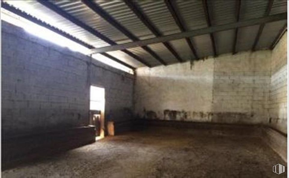 Industrial for sale at Polígono 28, Parcela 13, Los Pocillos, Villamayor de Santiago, Cuenca, 16415 with property, fixture, building, composite material, building material, wood, tints and shades, concrete, flooring and ceiling around