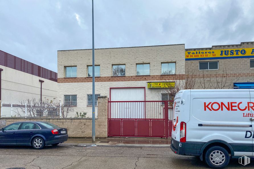 Nave en alquiler en Calle Adaptación, Getafe, Madrid, 28906 con coche, rueda, neumático, camioneta, edificio, luz de estacionamiento, vehículo terrestre, vehículo, cielo y propiedad alrededor