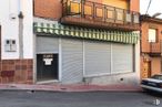 Retail for rent at Calle Gerardo Valdés, 18, La Torre de Esteban Hambrán, Toledo, 45920 with car, door, window, automotive parking light, building, fixture, wood, asphalt, architecture and brickwork around