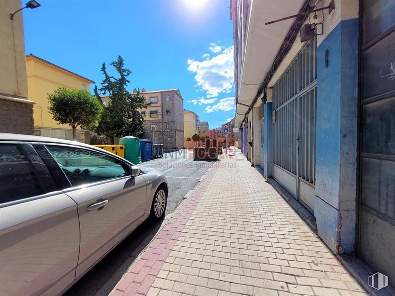 Industrial for sale at Zona Estación, Ávila, 05001 with car, tire, sky, daytime, wheel, cloud, vehicle, building, automotive lighting and azure around