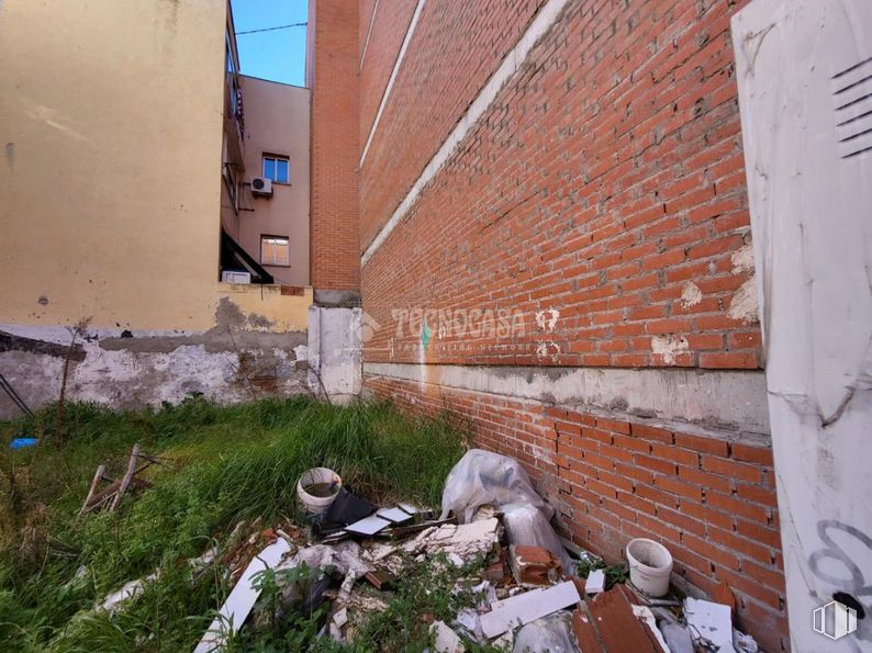 Suelo en venta en Calle Lucero, La Latina, Madrid, 28047 con planta, madera, ladrillo, hierba, albañilería, superficie de la carretera, fachada, edificio, evento y ciudad alrededor