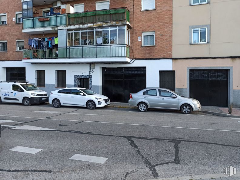 Local en venta en Avenida Libertad, Leganés, Madrid, 28917 con coche, edificio, camioneta, ventana, puerta, luz de estacionamiento automotriz, rueda, neumático, vehículo terrestre y vehículo alrededor