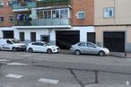 Retail for sale at Avenida Libertad, Leganés, Madrid, 28917 with car, building, van, window, door, automotive parking light, wheel, tire, land vehicle and vehicle around