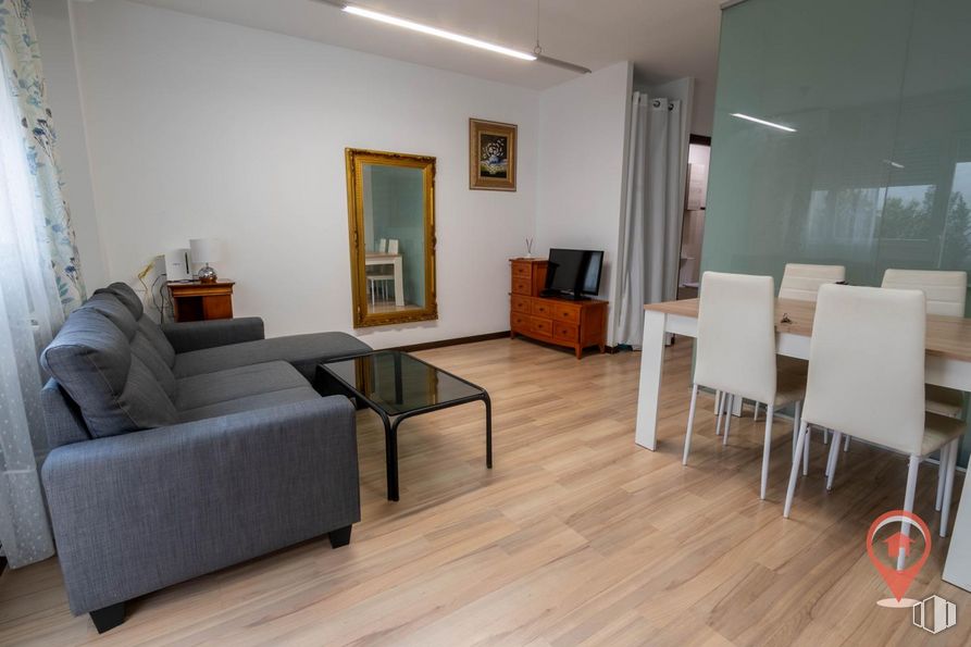 Office for sale at Calle Noheda, Cuenca, 16001 with couch, chair, television, coffee table, furniture, kitchen & dining room table, property, picture frame, wood and comfort around