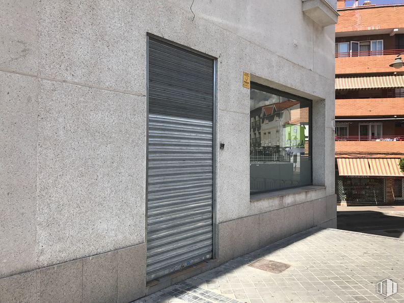 Local en alquiler en Calle Santa Teresa, 3, Arganda del Rey, Madrid, 28500 con edificio, ventana, persiana de la ventana, superficie de la carretera, sombra, pared, material compuesto, diseño urbano, accesorio y ladrillo alrededor